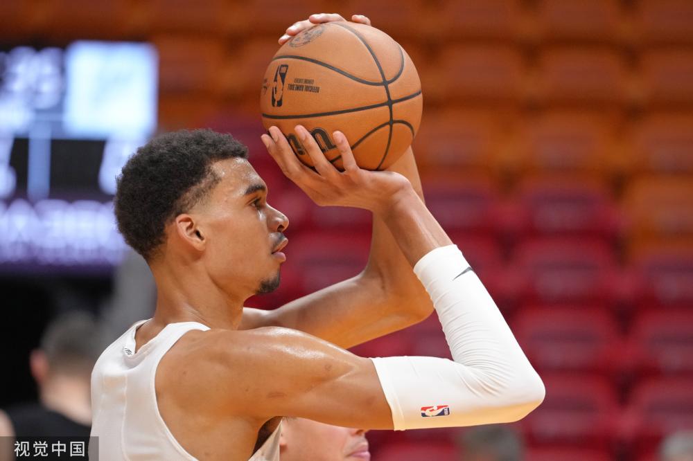 在法国站引 在法国站引